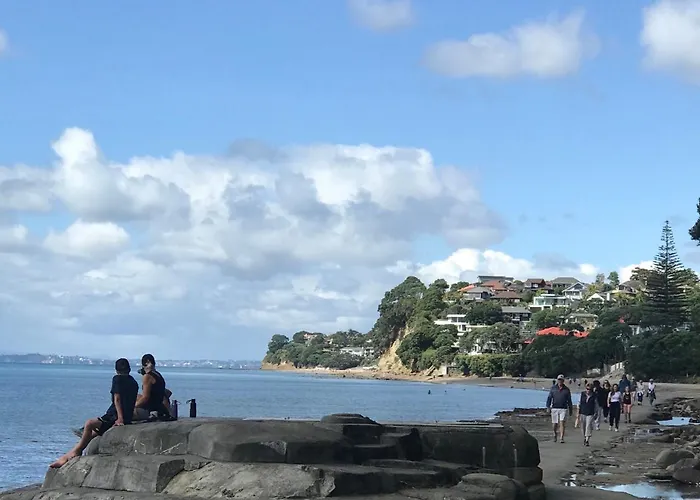 Pool Side Flat Mairangi Bay